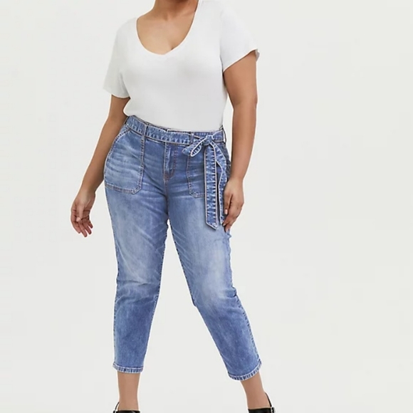 Torrid Mid Rise Straight Jean Stretch Sash 14R Ankle Length Light Wash Summer